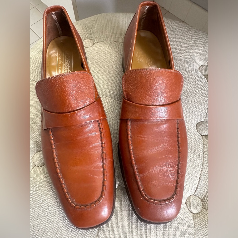 Nettleton vintage leather brown  shoes ! Hand sewn vamp.